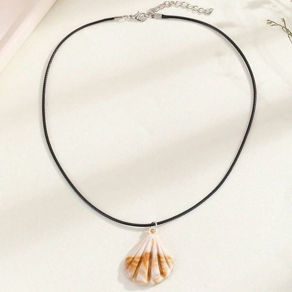 Acrylic Summer Beachy Seashell Conch Shape Pendant Black Leather Rope Necklace - Picture 5 of 7